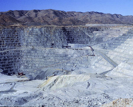 Minería de rocas duras y tajo abierto